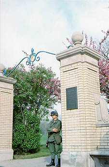 kent gate may3,70-2000RS.jpg (30994 bytes)