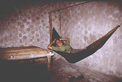 WomanTunnelHammock.jpg (13129 bytes)